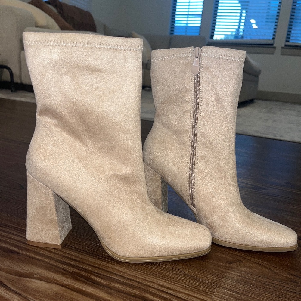 Lulu square toe suede bootie heels size 9
